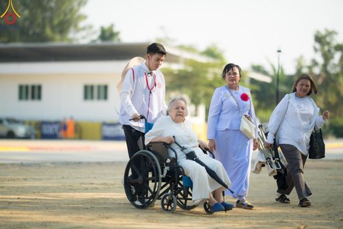 ภาพ No.198907:V.50 สารพัดV สารพัดดี ที่ธรรมยาตรา ในโครงการธรรมยาตรา กตัญญูบูชา มหาปูชนียาจารย์ พระมงคลเทพมุนี(สด จนฺทสโร) พระผู้ปราบมาร อนุสรณ์สถาน 7 แห่ง ปีที่ 13 ระหว่างวันที่ 2-31 มกราคม พ.ศ. 2568