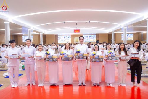 ภาพ No.145420:พิธีถวายผ้าอาบน้ำฝนและประทีปโคมไฟ ณ สภาธรรมกายสากล วัดพระธรรมกาย วันเสาร์ที่ 20 กรกฎาคม พ.ศ. 2567