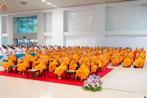 ภาพ No.167887:พิธีทอดกฐิน และ พิธีกรานกฐิน ในวันอาทิตย์ที่ 3 พฤศจิกายน พ.ศ. 2567 ณ วัดพระธรรมกาย จ.ปทุมธานี