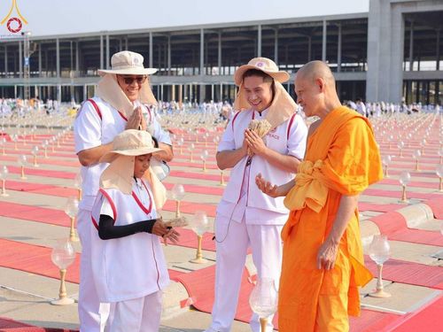 ภาพ No.208267:V.55 สารพัดV สารพัดดี ที่วัดพระธรรมกาย ในโครงการธรรมยาตรา กตัญญูบูชา มหาปูชนียาจารย์ พระมงคลเทพมุนี (สด จนฺทสโร) พระผู้ปราบมาร อนุสรณ์สถาน 7 แห่ง ปีที่ 13 ระหว่างวันที่ 2-31 มกราคม พ.ศ. 2568