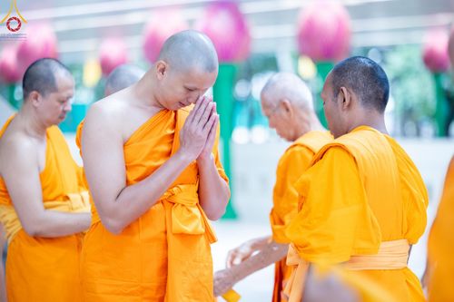 ภาพ No.156849:พิธีบรรพชาอุปสมบท ธรรมทายาท โครงการอุปสมบทหมู่บูชาธรรมครบรอบ 107 ปี วันครูผู้ค้นพบวิชชาธรรมกาย ณ โบสถ์พระไตรปิฏก วัดพระธรรมกาย วันเสาร์ที่ 14 กันยายน พ.ศ. 2567