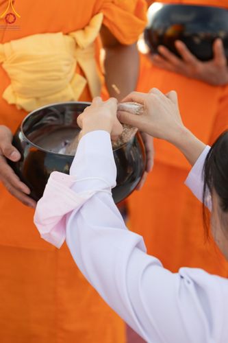 ภาพ No.187920:พิธีตักบาตรฉลองพระใหม่ ต้อนรับพุทธศักราช 2568 ณ ลานธรรมพระมหาธรรมกายเจดีย์ วัดพระธรรมกาย จ.ปทุมธานี วันที่ 1 มกราคม พ.ศ. 2568