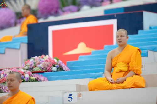 ภาพ No.240877:วันพุธที่ 27 สิงหาคม พ.ศ. 2568 พิธีทอดผ้าป่าเพื่อสร้างอาคาร  82 ปี หลวงพ่อธัมมชโย สมทบกฐินวัดพระธรรมกาย และกฐิน 30,000 วัดทั่วประเทศ ครั้งที่ 1