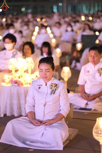 ภาพ No.122159:พิธีจุดประทีปถวายเป็นพุทธบูชา และบูชาธรรมมหาปูชนียาจารย์ พระมงคลเทพมุนี(สด จนฺทสโร) ในโครงการธรรมยาตรา กตัญญูบูชา มหาปูชนียาจารย์ พระมงคลเทพมุนี(สด จนฺทสโร) พระผู้ปราบมาร อนุสรณ์สถาน 7 แห่ง ปีที่ 12 วันที่ 31 มกราคม พ.ศ. 2567 ณ วัดพระธรรมกาย จ.ปทุมธานี