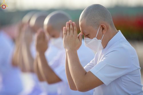 ภาพ No.82676:พิธีเวียนประทักษิณ, พิธีวันทาเจดีย์ ณ มหาธรรมกายเจดีย์  พิธีบรรพชาหมู่พระพี่เลี้ยงเข้าพรรษา, ธรรมทายาทอุดมศึกษา รุ่นที่ 50(ภาคฤดูฝน) และธรรมทายาทพุทธศาสตร์สากล รุ่นที่ 7 (ภาคฤดูฝน) วันเสาร์ที่ 17 มิถุนายน พ.ศ. 2566 ณ  โบสถ์พระไตรปิฎก วัดพระธรรมกาย จ.ปทุม