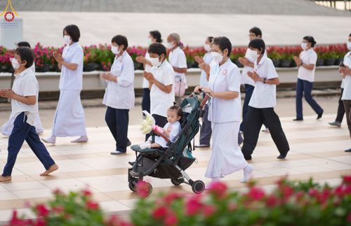 ภาพ No.84088:พิธีเวียนประทักษิณ พิธีวันทาเจดีย์ พิธีขอขมา และมอบผ้าไตร  ในโครงการบรรพชาอุปสมบทหมู่ธรรมทายาทรุ่นเข้าพรรษา และโครงการบรรพชาสามเณรโรงเรียนนานาชาติ รุ่นที่12 ในวันเสาร์ที่ 22 กรกฎาคม พ.ศ. 2566