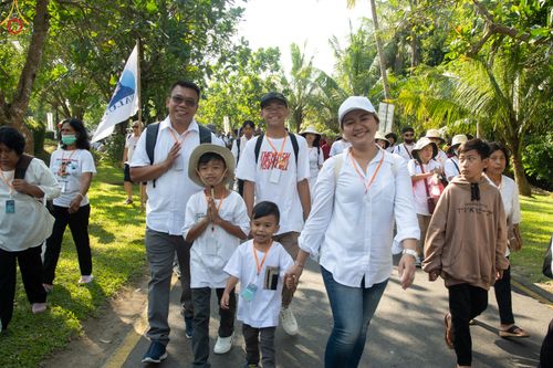 ภาพ No.81980:พิธีจุดวิสาขประทีป 22,000 ดวงและโคมลอย 3,000 ดวง ( Festival  lampion Vesak Indonesia) ณ มหาเจดียบรมพุทโธ อินโดนีเซีย  วันอาทิตย์ที่ 4 มิ.ย. พ.ศ.2566