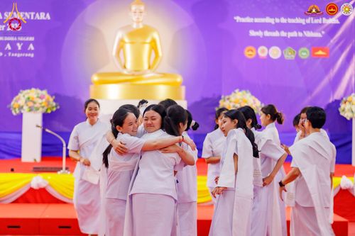 ภาพ No.282169:วันที่ 22 ธันวาคม พ.ศ.2568 พิธีปิดโครงการอบรมอุบาสิการุ่นที่ 1 อินโดนีเซีย