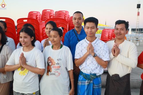 ภาพ No.322036:วันที่ 12 -13 เมษายน พ.ศ.2569 การเตรียมกล่องไทยธรรม + การขนย้ายเก้าอี้ เพื่องานถวายมหาสังฆทาน 40,000 กว่าวัดทั่วประเทศ วันคุ้มครองโลก 22 เมษายน พ.ศ.2569 วัดพระธรรมกาย