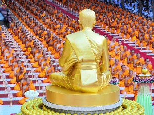 ภาพ No.289096:วันที่ 6 มกราคม พ.ศ. 2569 พิธีจุดประทีปถวายเป็นพุทธบูชา และบูชาธรรมมหาปูชนียาจารย์ ณ อนุสรณ์สถานมหาวิหารพระมงคลเทพมุนี (โลตัสแลนด์) อ.สองพี่น้อง จ.สุพรรณบุรี ในโครงการธรรมยาตรา กตัญญูบูชา มหาปูชนียาจารย์ พระมงคลเทพมุนี(สด จนฺทสโร) พระผู้ปราบมาร อนุสรณ์สถ