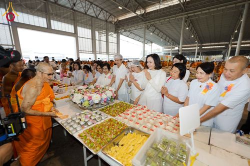 ภาพ No.306265:วันที่ 30 มกราคม พ.ศ. 2569 พิธีถวายภัตตาหารเป็นสังฆทาน แด่พระธรรมยาตรา ณ วัดพระธรรมกาย  จังหวัดปทุมธานี ในโครงการธรรมยาตรา กตัญญูบูชา มหาปูชนียาจารย์ พระมงคลเทพมุนี(สด จนฺทสโร) พระผู้ปราบมาร อนุสรณ์สถาน 7 แห่ง ปีที่ 14