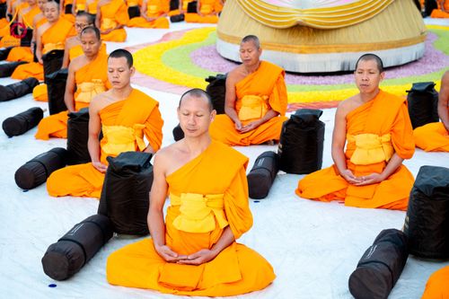 ภาพ No.294635:วันอาทิตย์ที่ 14 ธันวาคม พ.ศ.2568 พระธรรมยาตราปฏิบัติธรรมและถ่ายภาพหมู่ประวัติศาสตร์ ณ วัดสองพี่น้อง ต.ต้นตาล อ.สองพี่น้อง จ.สุพรรณบุรี ในโครงการธรรมยาตรา กตัญญูบูชา มหาปูชนียาจารย์ พระมงคลเทพมุนี(สด จนฺทสโร) พระผู้ปราบมาร อนุสรณ์สถาน 7 แห่ง ปีที่ 14