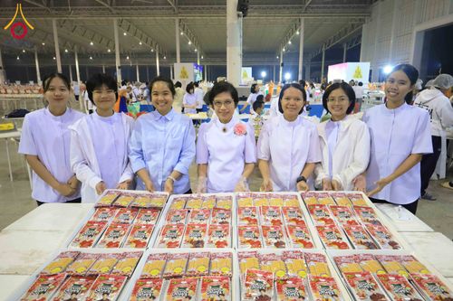 ภาพ No.303780:วันที่ 28 มกราคม พ.ศ. 2569 พิธีถวายภัตตาหารเป็นสังฆทาน แด่พระธรรมยาตรา ณ วัดพระธรรมกาย  จังหวัดปทุมธานี ในโครงการธรรมยาตรา กตัญญูบูชา มหาปูชนียาจารย์ พระมงคลเทพมุนี(สด จนฺทสโร) พระผู้ปราบมาร อนุสรณ์สถาน 7 แห่ง ปีที่ 14