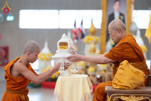 ภาพ No.346693:วันพฤหัสบดี 27 สิงหาคม พ.ศ.2569 พิธีมอบรางวัลแก่สามเณรทรงพระปาฏิโมกข์ปีที่ 4/2569