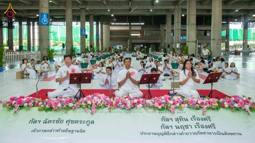 ภาพ No.342888:วันอาทิตย์ที่ 9 สิงหาคม พ.ศ.2569 พิธีตักบาตรฉลองพระใหม่ โครงการบรรพชาและอุปสมบทหมู่ รุ่นเข้าพรรษา ณ มหารัตนวิหาคด คอร์ 26 วัดพระธรรมกาย