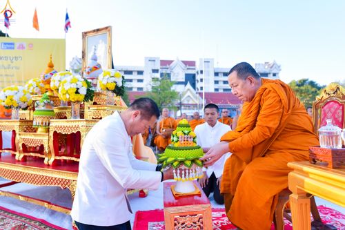 ภาพ No.280198:วันอังคารที่ ๓๐ ธันวาคม พ.ศ. ๒๕๖๘ พิธีตักบาตรพระ ๑,๐๖๙ รูป จังหวัดกาฬสินธุ์   ณ บริเวณสนามหน้าศาลากลาง จังหวัดกาฬสินธุ์ (หลังเก่า)