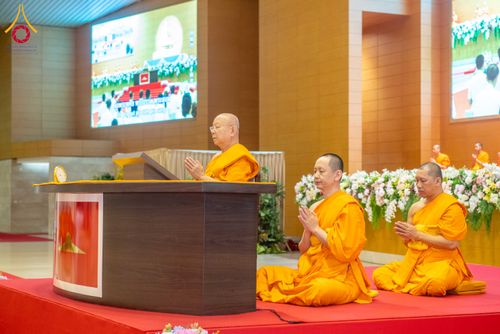 ภาพ No.325628:วันที่ 26 เมษายน พ.ศ.2569 กิจกรรมงานบุญวันอาทิตย์ สาธุชนปฏิบัติธรรมร่วมกัน ณ ห้องแก้วสารพัด 1 วัดพระธรรมกาย ปทุมธานี