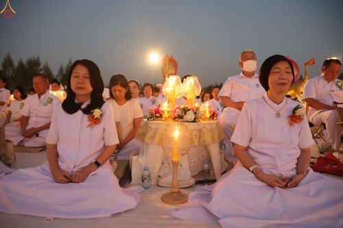 ภาพ No.302282:วันที่ 23 มกราคม พ.ศ. 2569 พิธีจุดประทีปธรรมถวายเป็นพุทธบูชา (ภาพชุดที่ 2) และบูชาธรรมมหาปูชนียาจารย์  ณ อนุสรณ์สถานลำดับที่ 5 สถานที่เผยแผ่วิชชาธรรมกายครั้งแรก อนุสรณ์สถานบางปลา วัดบางปลา อำเภอบางเลน จังหวัดนครปฐม ในโครงการธรรมยาตรา กตัญญูบูชา มหาปูชนีย