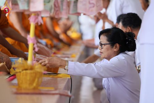 ภาพ No.300413:วันที่ 22 มกราคม พ.ศ. 2569 พิธีทอดผ้าป่าทำนุบำรุงศาสนสถาน ณ วัดรางกำหยาด ต.บางภาษี อ.บางเลน จ.นครปฐม ในโครงการธรรมยาตรา กตัญญูบูชา มหาปูชนียาจารย์ พระมงคลเทพมุนี(สด จนฺทสโร) พระผู้ปราบมาร อนุสรณ์สถาน 7 แห่ง ปีที่ 14