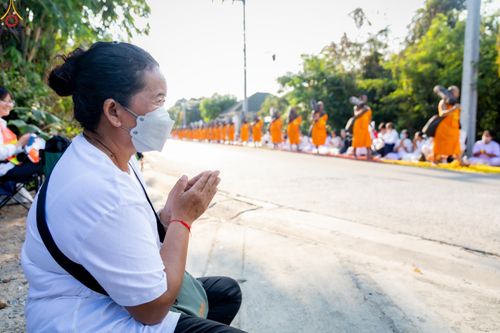 ภาพ No.295096:วันที่ 14 มกราคม พ.ศ. 2569 พิธีต้อนรับพระธรรมยาตรา อนุสรณ์สถานลำดับที่ 4  สถานที่เกิดด้วยกายธรรม ณ วัดโบสถ์บน ต.บางคูเวียง จ.นนทบุรี ในโครงการธรรมยาตรา กตัญญูบูชา มหาปูชนียาจารย์ พระมงคลเทพมุนี(สด จนฺทสโร) พระผู้ปราบมาร อนุสรณ์สถาน 7 แห่ง ปีที่ 14