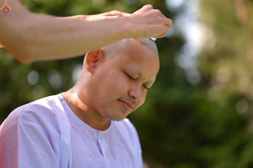 ภาพ No.280828:วันที่ 27 ธันวาคม พ.ศ. 2568  พิธีปลงผมนาคธรรมทายาท โครงการอุปสมบทหมู่บูชาธรรม 81 ปี หลวงพ่อธัมมชโย  ณ สมาคมพุทธ เขตตงช้ง ฮ่องกง