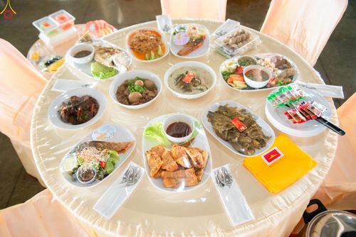 ภาพ No.325757:วันที่ 22 เมษายน พ.ศ.2569(วันคุ้มครองโลก) งานถวายมหาสังฆทาน 40,000 กว่าวัดทั่วประเทศ เจ้าหน้าที่ สาธุชน ร่วมใจจัดเตรียมภัตตาหารเพล (ชุด 2)