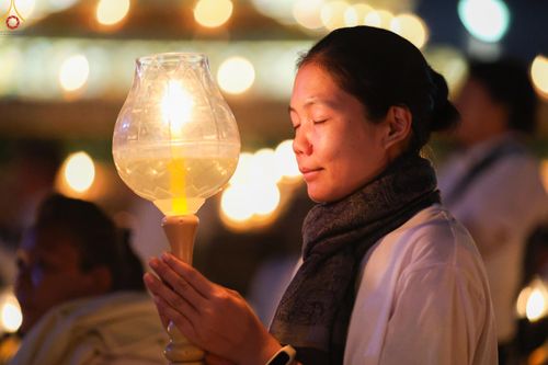 ภาพ No.294146:วันที่ 13 มกราคม พ.ศ. 2569 พิธีจุดประทีปถวายเป็นพุทธบูชา และบูชาธรรมมหาปูชนียาจารย์  (ภาพชุดที่ 2) ณ วัดสองพี่น้อง ต.ต้นตาล อ.สองพี่น้อง จ.สุพรรณบุรี ในโครงการธรรมยาตรา กตัญญูบูชา มหาปูชนียาจารย์ พระมงคลเทพมุนี(สด จนฺทสโร) พระผู้ปราบมาร อนุสรณ์สถาน 7 แห่