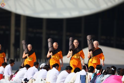 ภาพ No.304745:วันที่ 25 มกราคม พ.ศ. 2569 พิธีต้อนรับพระธรรมยาตรา (ภาพชุดที่ 2) รร.สามัคคีราษฏร์บำรุง-วัดพระธรรมกาย ในโครงการธรรมยาตรา กตัญญูบูชา มหาปูชนียาจารย์ พระมงคลเทพมุนี(สด จนฺทสโร) พระผู้ปราบมาร อนุสรณ์สถาน 7 แห่ง ปีที่ 14