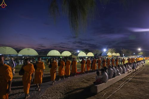 ภาพ No.302370:วันที่ 24 มกราคม พ.ศ. 2569 พิธีตักบาตรพระธรรมยาตรา ณ อนุสรณ์สถานลำดับที่ 5 สถานที่เผยแผ่วิชชาธรรมกายครั้งแรก อนุสรณ์สถานบางปลา วัดบางปลา อำเภอบางเลน จังหวัดนครปฐม ในโครงการธรรมยาตรา กตัญญูบูชา มหาปูชนียาจารย์ พระมงคลเทพมุนี(สด จนฺทสโร) พระผู้ปราบมาร อนุส