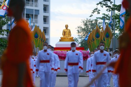 ภาพ No.89161:พิธีอัญเชิญรูปหล่อทองคำ  คุณยายอาจารย์มหารัตนอุบาสิกาจันทร์ ขนนกยูง เพื่อประดิษฐาน ณ มหาวิหารคุณยายอาจารย์ฯ เนื่องในวันครูผู้ค้นพบวิชชาธรรมกาย วันศุกร์ที่ 29 กันยายน พ.ศ. 2566