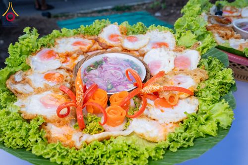 ภาพ No.288131:วันที่ 4 มกราคม พ.ศ. 2569 พิธีถวายภัตตาหารเป็นสังฆทาน แด่พระธรรมยาตรา ในโครงการธรรมยาตรา กตัญญูบูชา มหาปูชนียาจารย์ พระมงคลเทพมุนี(สด จนฺทสโร) พระผู้ปราบมาร อนุสรณ์สถาน 7 แห่ง ปีที่ 14 ณ อนุสรณ์สถานมหาวิหารพระมงคลเทพมุนี (โลตัสแลนด์) อ.สองพี่น้อง จ.สุพรร