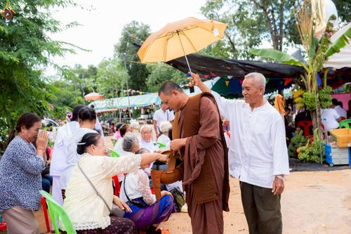 ภาพ No.271818:วันที่ 3 พฤศจิกายน พ.ศ. 2568 พิธีทอดกฐินสามัคคีทั่วไทย ณ วัดป่าพนังสลักได อ.หนองบัวแดง จ.ชัยภูมิ โดยคณะศิษยานุศิษย์ บูชาธรรม 81 ปี หลวงพ่อธัมมชโย