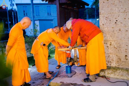 ภาพ No.137111:การเตรียมงาน ขุมหลุมเพื่อพิธีฝังลูกนิมิต ณ วัดพระธรรมกายโทชิหงิ ประเทศญี่ปุ่น วันพฤหัสบดีที่ 16 พฤษภาคม พ.ศ. 2567