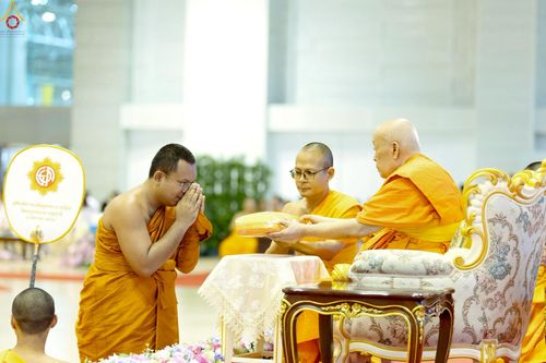 ภาพ No.236206:วันที่ 3 สิงหาคม พ.ศ. 2568 พิธีมุทิตาสักการะพระภิกษุ ผู้สอบได้เปรียญธรรม 9 ประโยค ระดับโลก ปีที่ 37, พิธีมอบโล่และทุนการศึกษา สำนักเรียนบาลีดีเด่นทั่วประเทศ ณ ห้องแก้วสารพัดนึก 1 วัดพระธรรมกาย