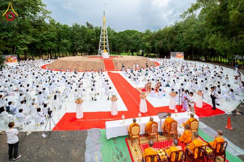 ภาพ No.261876:วันที่ 14 ตุลาคม พ.ศ. 2568 พิธีกลั่นแผ่นดิน โปรยทรายตอกเสาเข็มมหามงคลต้นแรก  สร้างองค์พระเจดีย์และจุดประทีปถวายเป็นพุทธบูชา ณ ศูนย์ปฏิบัติธรรมชัยนาท ต.ธรรมามูล อ.ชัยนาท จ.ชัยนาท