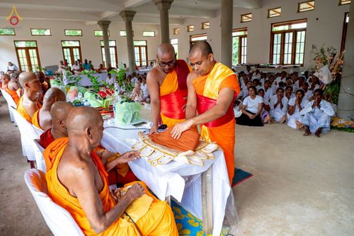 ภาพ No.262990:วันที่ 22 ตุลาคม พ.ศ. 2568 พิธีทอดกฐินสมทบ วัดกัลยาณมิตรต่างประเทศ  บูชาธรรม 81 ปี หลวงพ่อธัมมชโย ณ วัดโกฮอน ราชมหาวิหารายา และวัดศรีสุธรรมมารามายา   เมืองมาตะเล ประเทศศรีลังกา 