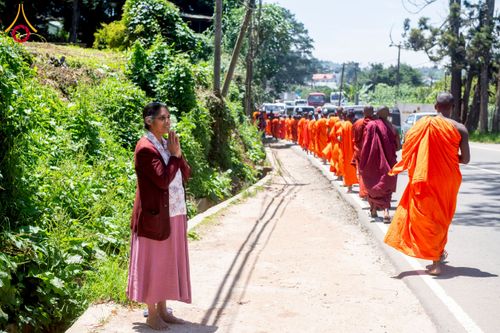 ภาพ No.225644:วันที่ 5 พฤษภาคม พ.ศ. 2568 พิธีบิณฑบาตรอบเมืองนูวราอิลิย่า ฉลองเทศกาลวิสาขบูชา แห่งชาติประเทศศรีลังกา