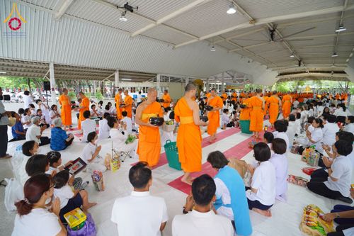 ภาพ No.144273:พิธีตักบาตรพระใหม่  โครงการบรรพชาอุปสมบทหมู่ ธรรมทายาทนานาชาติ (ภาษาจีน) ณ อาคารโถงช้าง วัดพระธรรมกาย วันอาทิตย์ที่ 14 กรกฎาคม พ.ศ. 2567