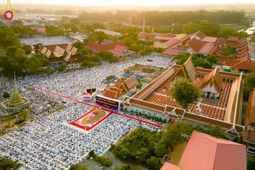 ภาพ No.112162:พิธีจุดประทีปถวายเป็นพุทธบูชา และบูชาธรรมมหาปูชนียาจารย์ พระมงคลเทพมุนี(สด จนฺทสโร) ในโครงการธรรมยาตรา กตัญญูบูชา มหาปูชนียาจารย์ พระมงคลเทพมุนี(สด จนฺทสโร) พระผู้ปราบมาร อนุสรณ์สถาน 7 แห่ง ปีที่ 12 วันที่ 14 มกราคม พ.ศ. 2567 ณ วัดสองพี่น้อง อ.สองพี่น้อง
