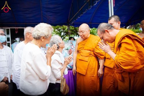 ภาพ No.159334:วันศุกร์ที่ 25 กันยายน พ.ศ. 2567 วัดพระธรรมกาย มูลนิธิธรรมกาย และคณะศิษยานุศิษย์ฯ ร่วมสมทบกัปปิยภัณฑ์ จำนวน 200,000 บาท สนับสนุนสำนักงานเจ้าคณะใหญ่หนตะวันออก ฝ่ายสาธารณสงเคราะห์ของมหาเถรสมาคม เพื่อช่วยเหลือผู้ประสบอุทกภัย