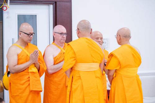 ภาพ No.144999:พิธีบรรพชา และอุปสมบท ธรรมทายาท โดยมี พระเดชพระคุณพระธรรมรัตนาภรณ์ เป็นพระอุปัชฌาย์ ยังความปลื้มปิติใจให้แก่ผู้ปกครอง และคณะญาติมิตร ณ วัดพระธรรมกายนิวเจอร์ซี  ประเทศสหรัฐอเมริกา