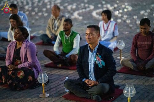 ภาพ No.130613:พิธีจุดโคมประทีปถวายเป็นพุทธบูชา ในโครงการบรรพชา 1,250 รูป ณ มหาวิหารมายาเทวี แดนประสูติ สวนลุมพินี ประเทศเนปาล วันที่ 9 มีนาคม พ.ศ. 2567