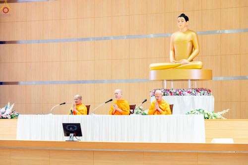 ภาพ No.239887:วันที่ ๒๒ - ๒๔ สิงหาคม พ.ศ. ๒๕๖๘ สัมมนารวมใจผู้นำบุญ บูชาธรรม ๘๑ ปี หลวงพ่อธัมมชโย กฐินสามัคคีทั่วไทย ๓๐,๐๐๐ วัด โครงการอุปสมบทบูชาธรรมมหาปูชนียาจารย์ ๓,๐๐๐ รูป รุ่นที่ ๑