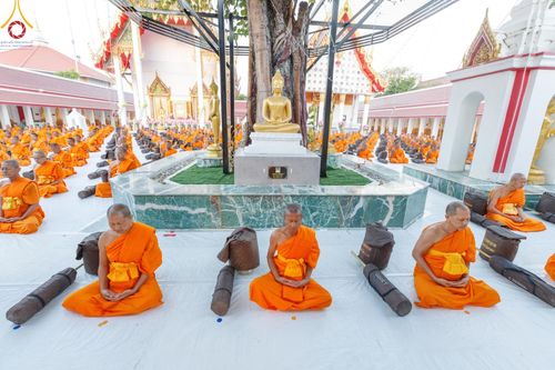 ภาพ No.194170:พระธรรมยาตราปฏิบัติธรรม และถ่ายภาพหมู่ประวัติศาสตร์ ณ วัดสองพี่น้อง ต.ต้นตาล อ.สองพี่น้อง จ.สุพรรณบุรี ในโครงการธรรมยาตรา กตัญญูบูชา มหาปูชนียาจารย์ พระมงคลเทพมุนี(สด จนฺทสโร) พระผู้ปราบมาร อนุสรณ์สถาน 7 แห่ง ปีที่ 13 วันที่ 12 มกราคม พ.ศ. 2568