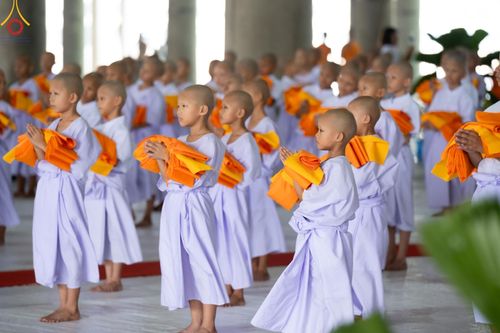 ภาพ No.134143:พิธีบรรพชาสามเณร โครงการบรรพชาสามเณร ฟื้นฟูพระพุทธศาสนาทั่วไทย ศูนย์อบรมวัดพระธรรมกาย วันเสาร์ที่ 6 เมษายน พ.ศ. 2567