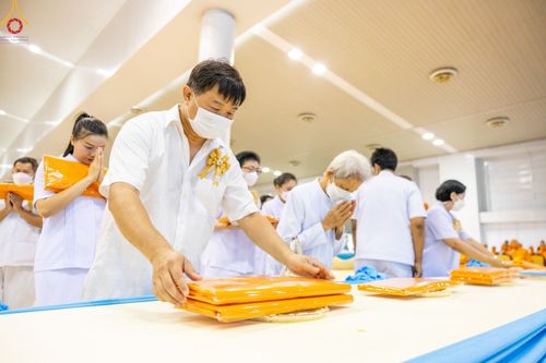 ภาพ No.89040:พิธีทอดผ้าป่าสมทบกฐินครั้งที่ 2 วันศุกร์ที่ 29 กันยายน พ.ศ. 2566 วันเพ็ญขึ้น 15 ค่ำ เดือน 10 ณ ห้องแก้วสารพัดนึก 1 วัดพระธรรมกาย