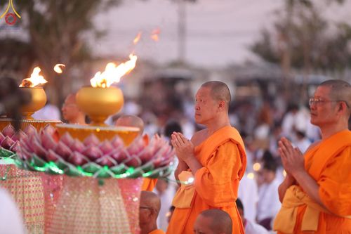ภาพ No.194853:พิธีจุดประทีปถวายเป็นพุทธบูชา และบูชาธรรมมหาปูชนียาจารย์ ณ วัดสองพี่น้อง ต.ต้นตาล อ.สองพี่น้อง จ.สุพรรณบุรี ในโครงการธรรมยาตรา กตัญญูบูชา มหาปูชนียาจารย์ พระมงคลเทพมุนี(สด จนฺทสโร) พระผู้ปราบมาร อนุสรณ์สถาน 7 แห่ง ปีที่ 13 วันที่ 14 มกราคม พ.ศ. 2568