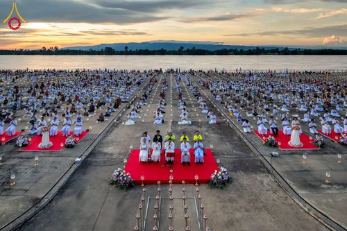 ภาพ No.250440:วันอังคารที่ 7 ตุลาคม พ.ศ. 2568 พิธีจุดประทีปบูชาพระรัตนตรัย ณ ลานธรรมปทุมรัตน์ธรรมเจดีย์ พุทธอุทยานนานาชาติ อ.โพนพิสัย จ.หนองคาย