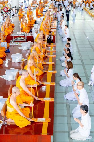 ภาพ No.245107:วันพุธที่ 10 กันยายน พ.ศ. 2568 พิธีถวายภัตตาหารเมนูสวรรค์ เนื่องในวันครบ 25 ปี วันละสังขารคุณยายอาจารย์มหารัตนอุบาสิกาจันทร์ ขนนกยูง ณ หอฉันคุณยายอาจารย์ฯ วัดพระธรรมกาย