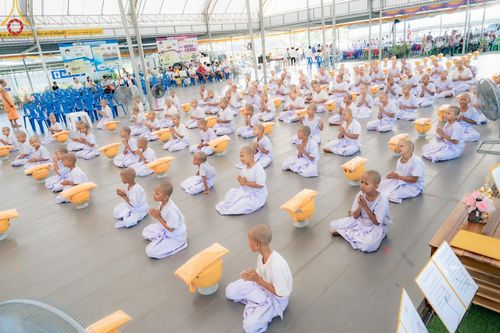 ภาพ No.133434:พิธีขอขมารับผ้าไตร, พิธีบรรพชาสามเณร, สามเณรออกบิณฑบาต ในโครงการบรรพชาสามเณร ฟื้นฟูพระพุทธศาสนาทั่วไทย  ณ ศูนย์ปฏิบัติธรรม และอบรมเยาวชนเมืองยะลา วันที่ 3 เมษายน พ.ศ. 2567